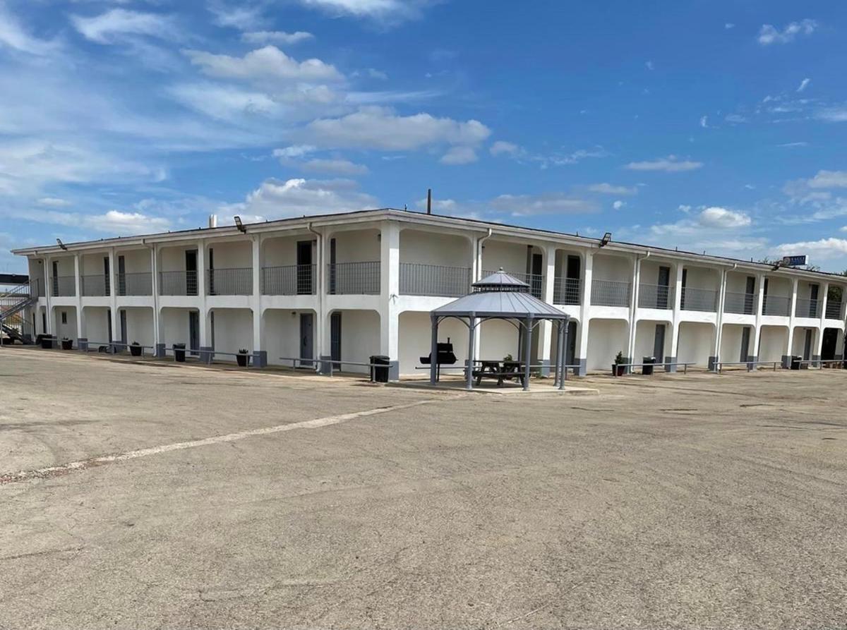 Dilley Executive Inn Exterior foto